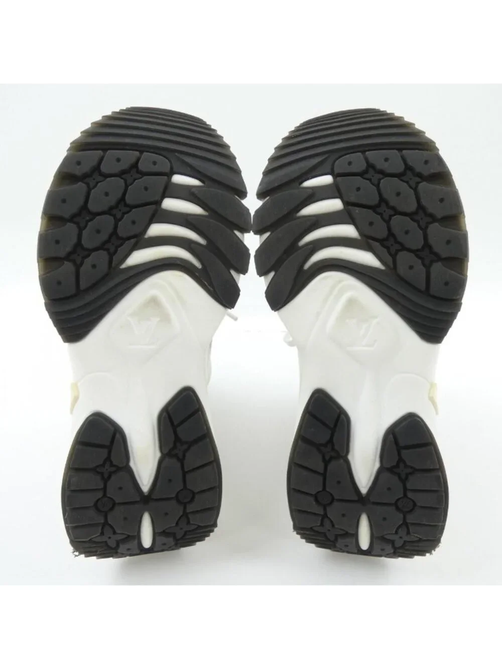 Louis Vuitton Run Sneakers - Picture 4 of 6
